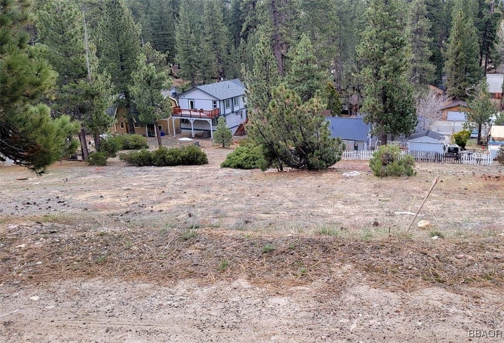 Photo of 39243 Crest Lane, Big Bear Lake, CA 92315 (MLS # 32501250)