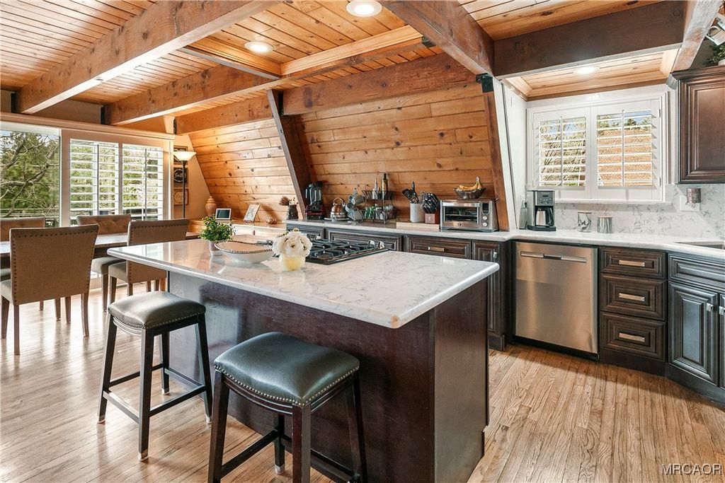 Photo of 27935 St Bernard Lane, Lake Arrowhead, CA 92352 (MLS # 32502875)