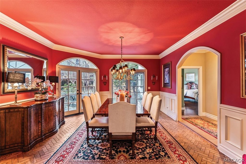 Photo of 699 Brentwood Drive, Lake Arrowhead, CA 92352 (MLS # 32502885)