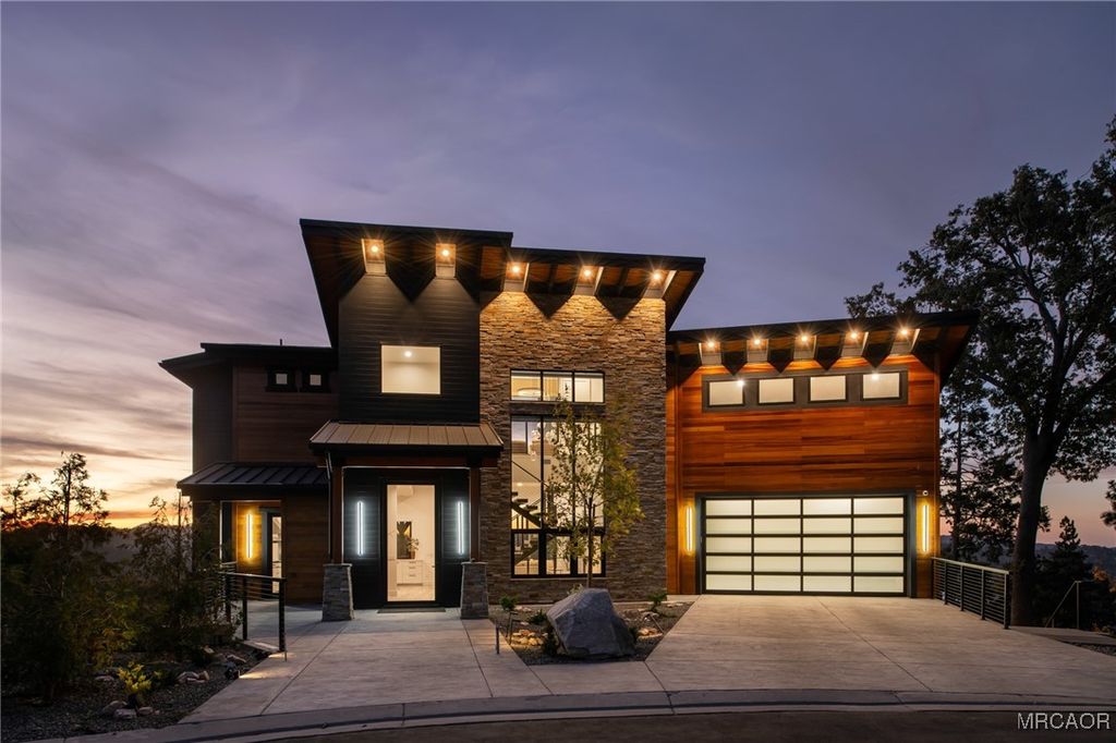 Photo of 292 Ponderosa Peak Road, Lake Arrowhead, CA 92352 (MLS # 32502542)