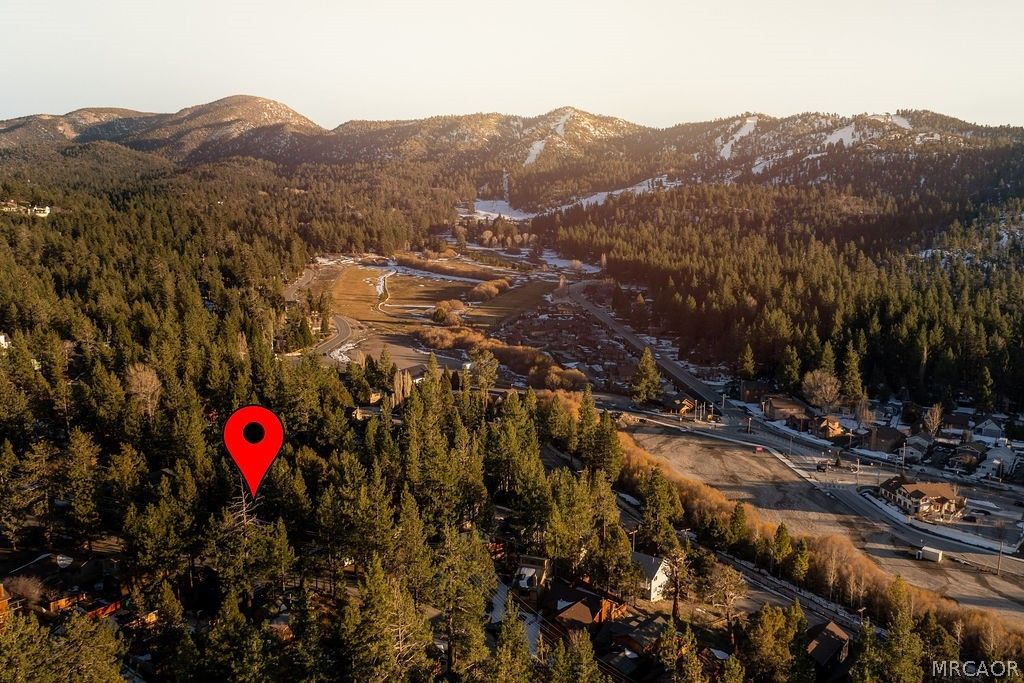 Photo of 42788 Monterey Street, Big Bear Lake, CA 92315 (MLS # 32600418)