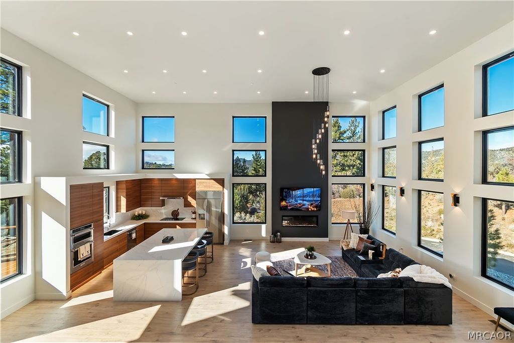 Photo of 506 Wood Bridge, Big Bear City, CA 92314 (MLS # 32600693)