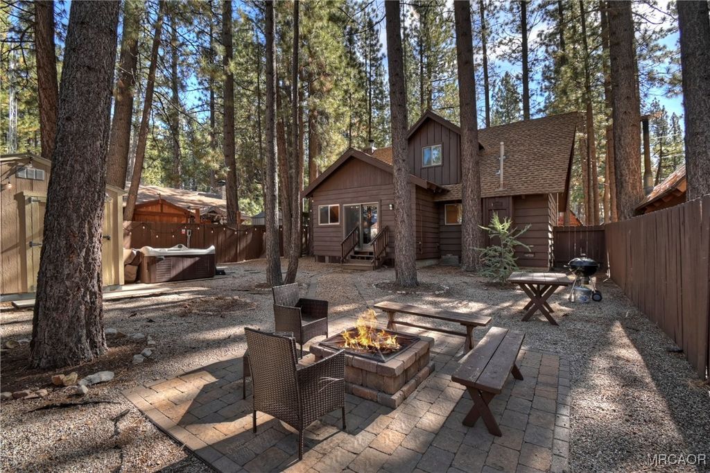Photo of 42676 La Placida Avenue, Big Bear Lake, CA 92315 (MLS # 32600092)
