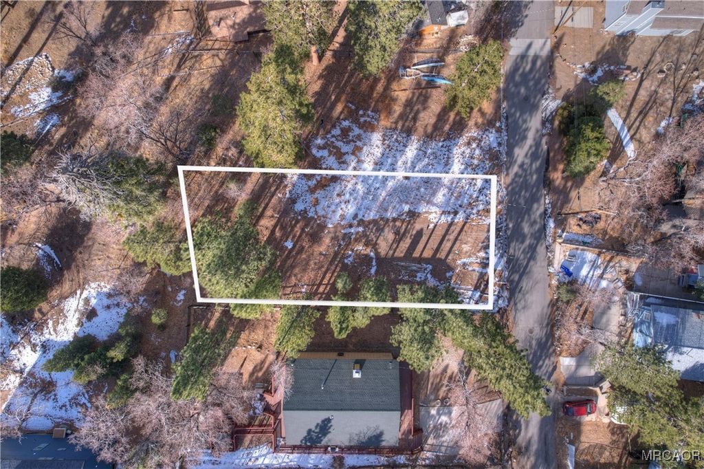 Photo of 850 Talmadge Road, Big Bear Lake, CA 92315 (MLS # 32502880)