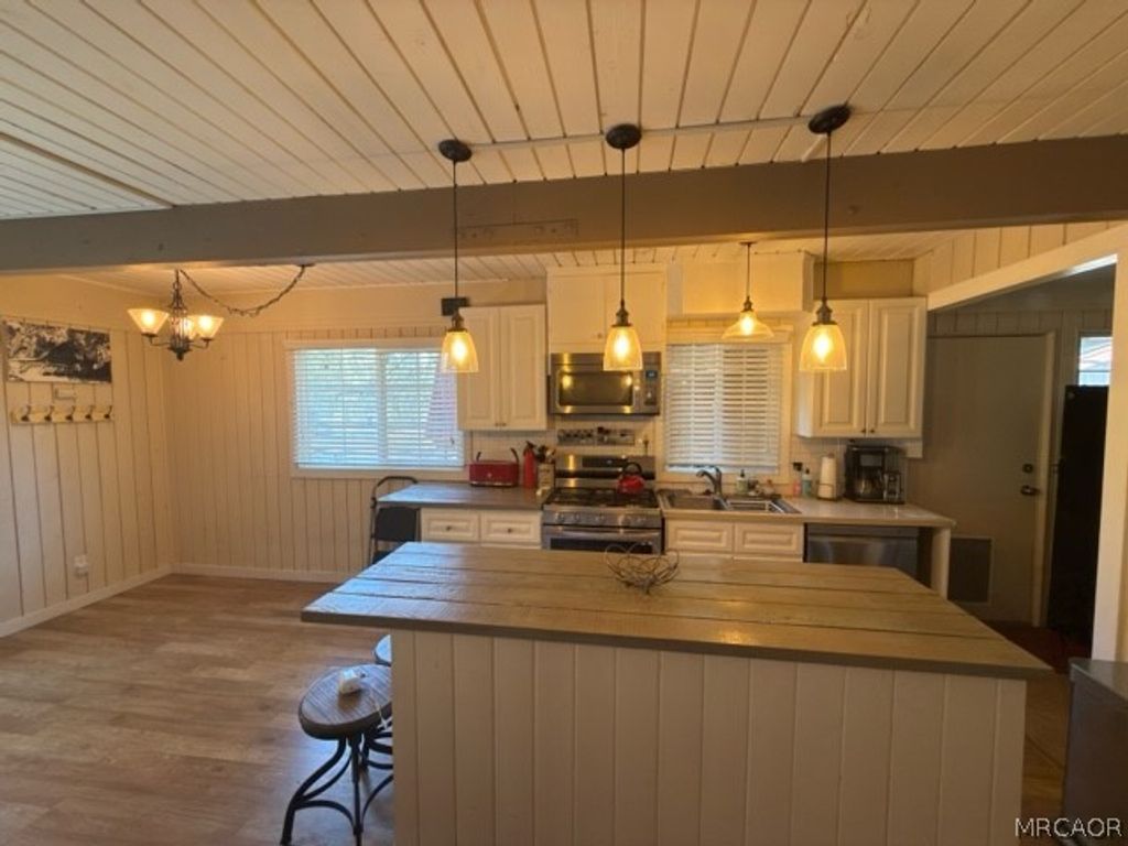 Photo of 33436 Bluebird Drive, Green Valley Lake, CA 92341 (MLS # 32600846)