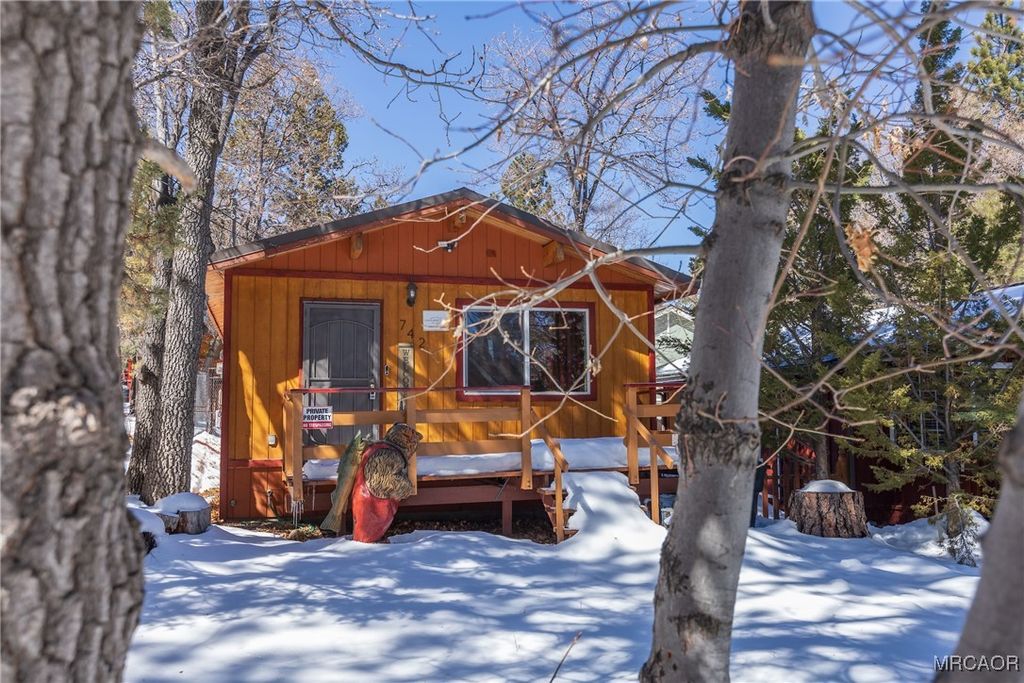 Photo of 742 Cedar Lane, Sugarloaf, CA 92386 (MLS # 32502633)