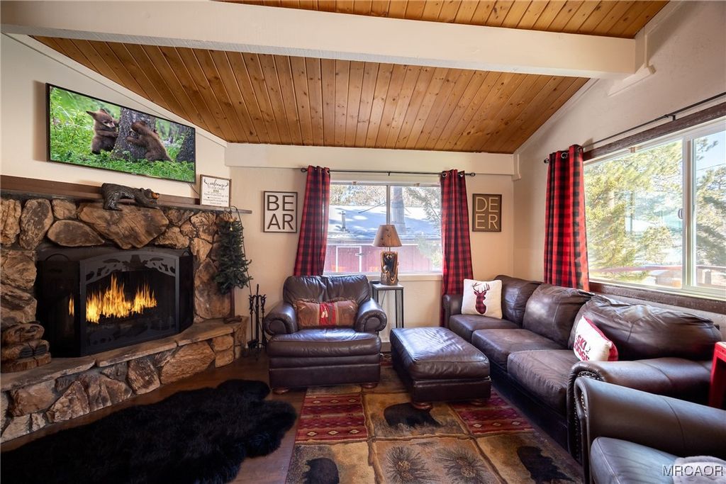 Photo of 742 Cedar Lane, Sugarloaf, CA 92386 (MLS # 32502633)