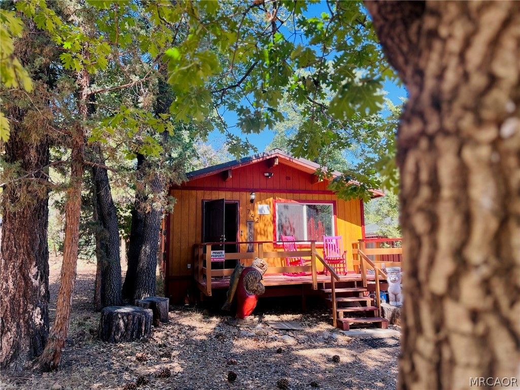 Photo of 742 Cedar Lane, Sugarloaf, CA 92386 (MLS # 32502633)