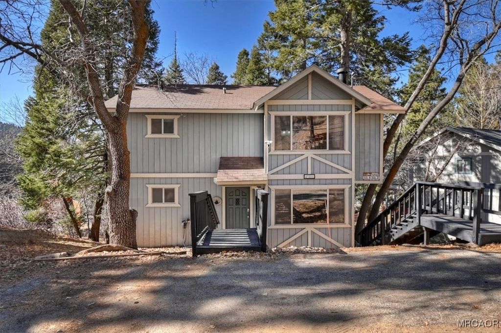 Photo of 43215 Sunset Drive, Big Bear Lake, CA 92315 (MLS # 32600213)