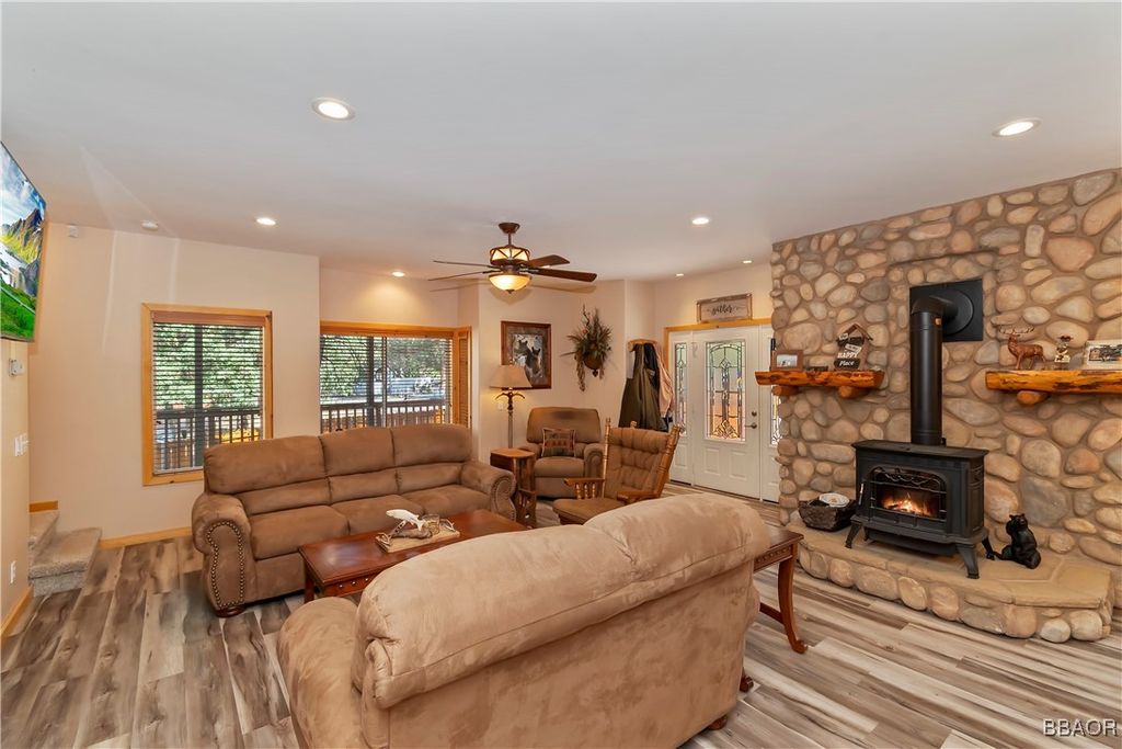 Photo of 284 Leonard Lane, Sugarloaf, CA 92386 (MLS # 32502082)