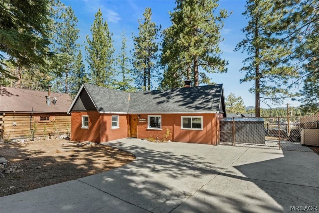Photo of 789 Rueda Lane, Big Bear Lake, CA 92315 (MLS # 32600556)