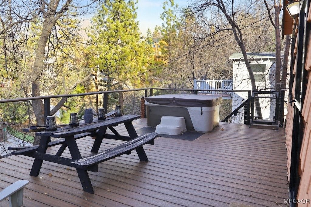 Photo of 1053 Bruin Trail, Fawnskin, CA 92333 (MLS # 32502871)