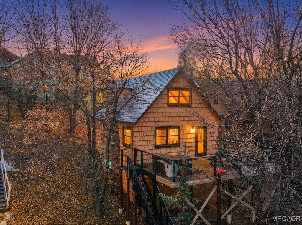 Photo of 1053 Bruin Trail, Fawnskin, CA 92333 (MLS # 32502871)