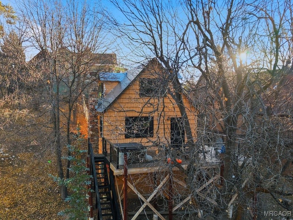 Photo of 1053 Bruin Trail, Fawnskin, CA 92333 (MLS # 32502871)