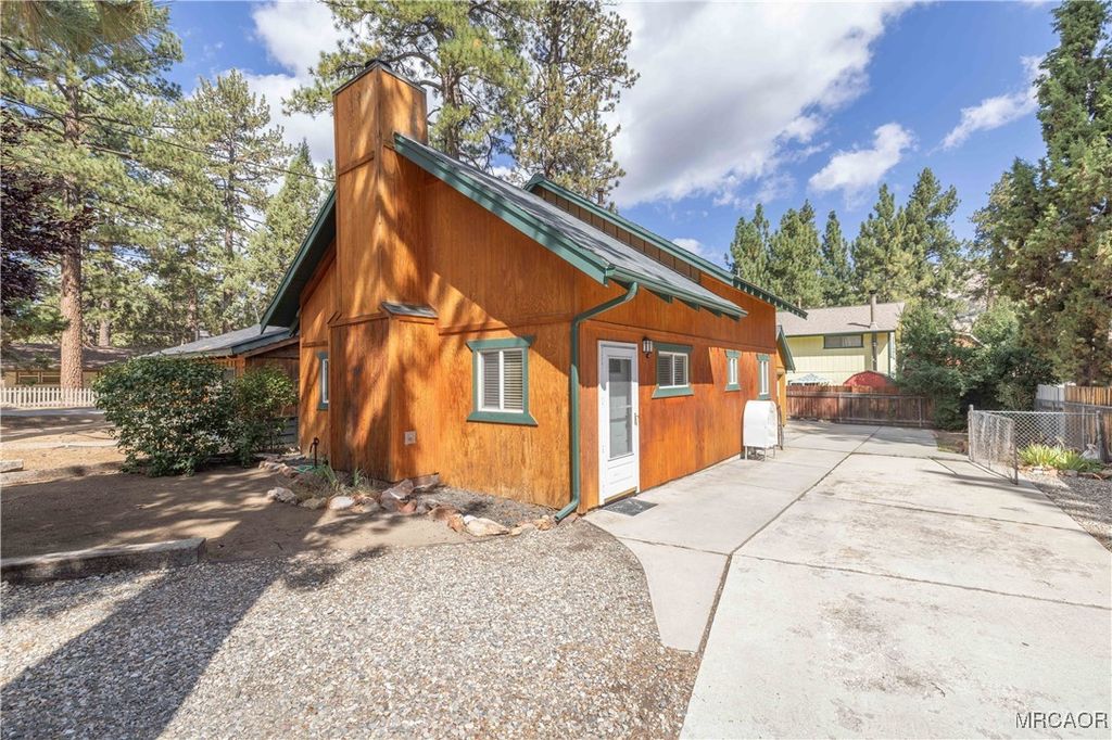 Photo of 605 Elysian Boulevard, Big Bear City, CA 92314 (MLS # 32502229)