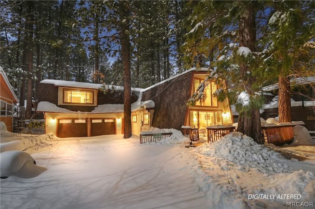 Photo of 764 Crestwood Drive, Big Bear Lake, CA 92315 (MLS # 32600366)