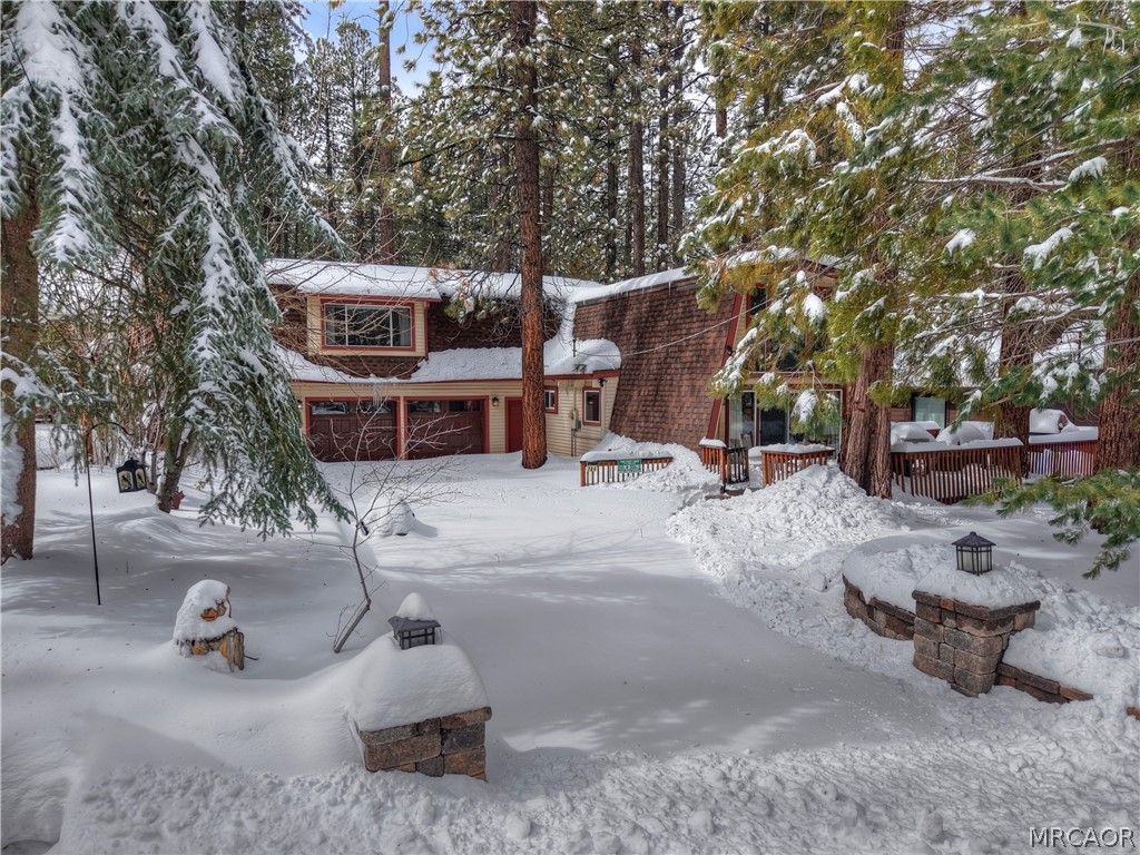 Photo of 764 Crestwood Drive, Big Bear Lake, CA 92315 (MLS # 32600366)