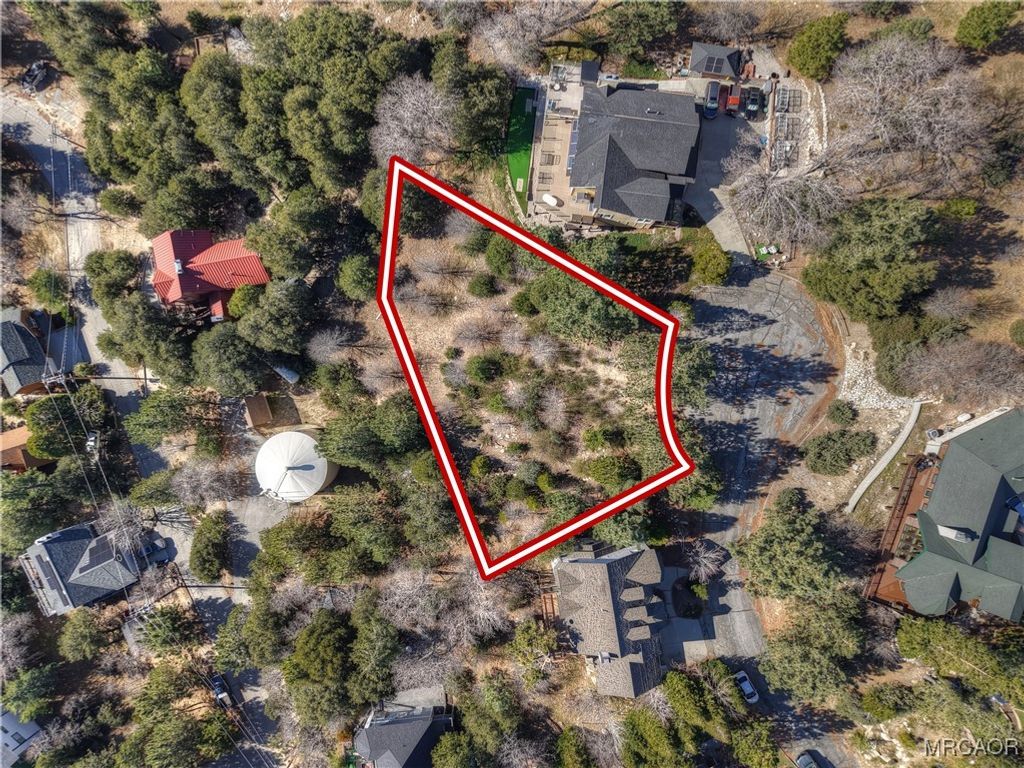 Photo of 0 Blacks Oaks Court, Lake Arrowhead, CA 92352 (MLS # 32600110)