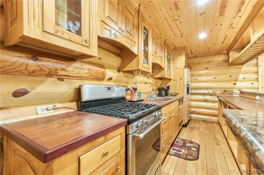 Big Bear Lake, California, 92315, United States, 5 Bedrooms Bedrooms, ,6 BathroomsBathrooms,Residential,Active,2035113