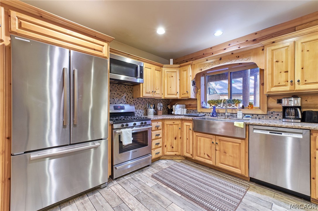 Big Bear Lake, California, 92315, United States, 5 Bedrooms Bedrooms, ,6 BathroomsBathrooms,Residential,Active,2035113