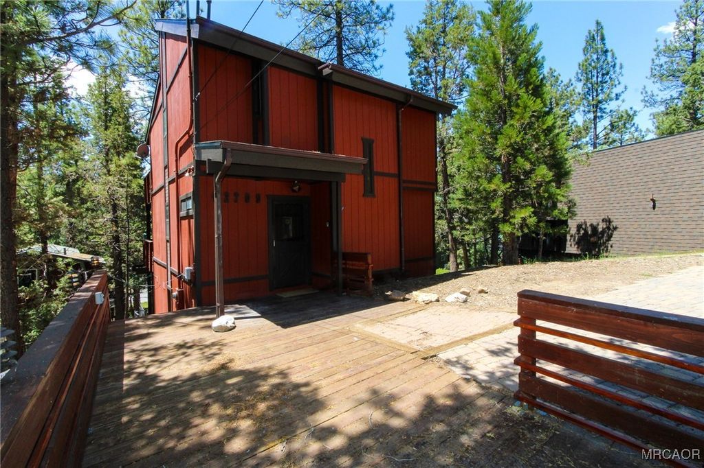 Photo of 42709 Alta Vista Avenue, Big Bear Lake, CA 92315 (MLS # 32600181)
