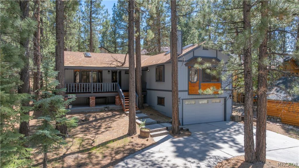 Photo of 42401 Avalon Road, Big Bear Lake, CA 92315 (MLS # 32601022)