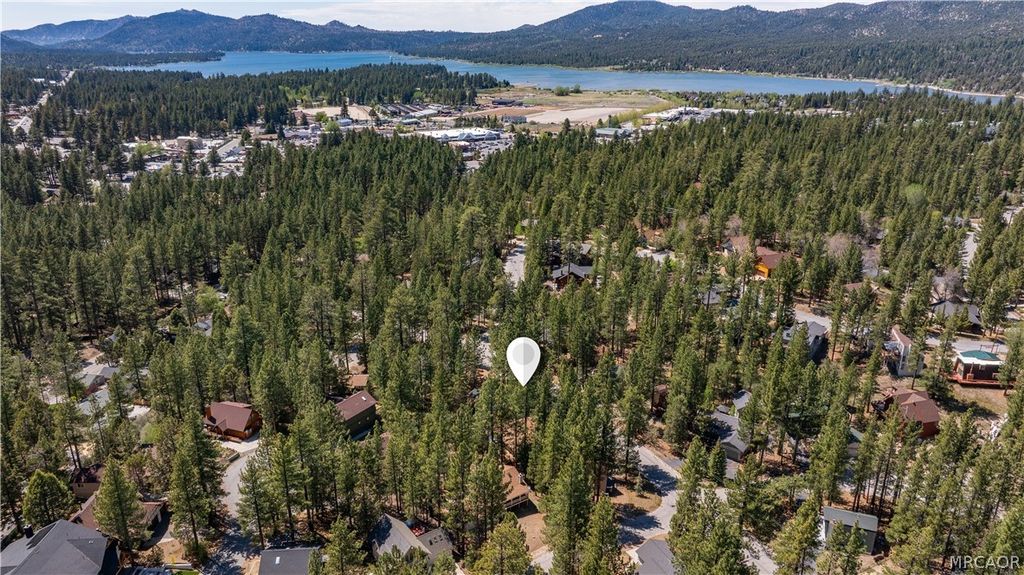 Photo of 42401 Avalon Road, Big Bear Lake, CA 92315 (MLS # 32601022)