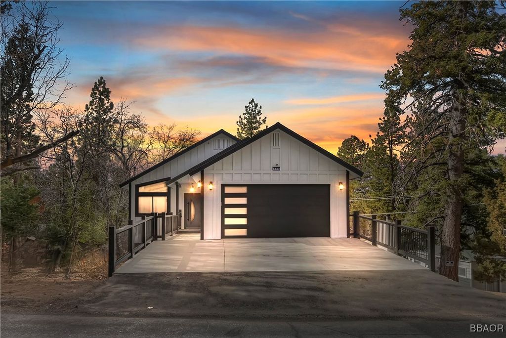 Photo of 556 Lucerne Drive, Big Bear Lake, CA 92315 (MLS # 32406009)