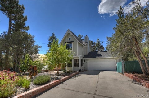 Photo of 911 Panamint Mountain Drive, Big Bear City, CA 92314 (MLS # 32601930)