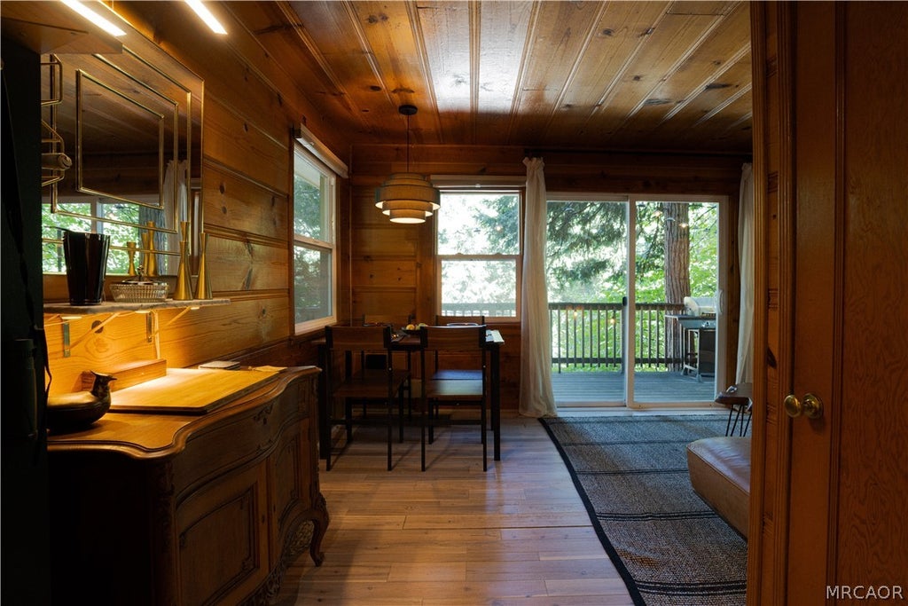 Photo of 761 Arrowhead Villa Road, Lake Arrowhead, CA 92352 (MLS # 32602169)