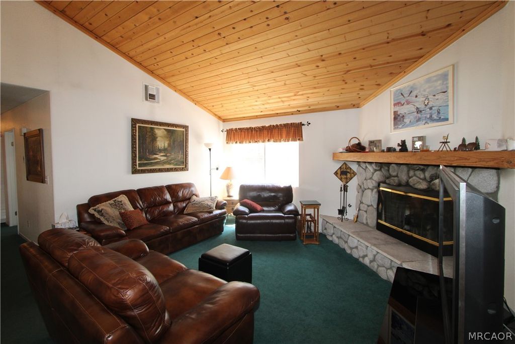 Photo of 42578 La Placida Avenue, Big Bear Lake, CA 92315 (MLS # 32600831)