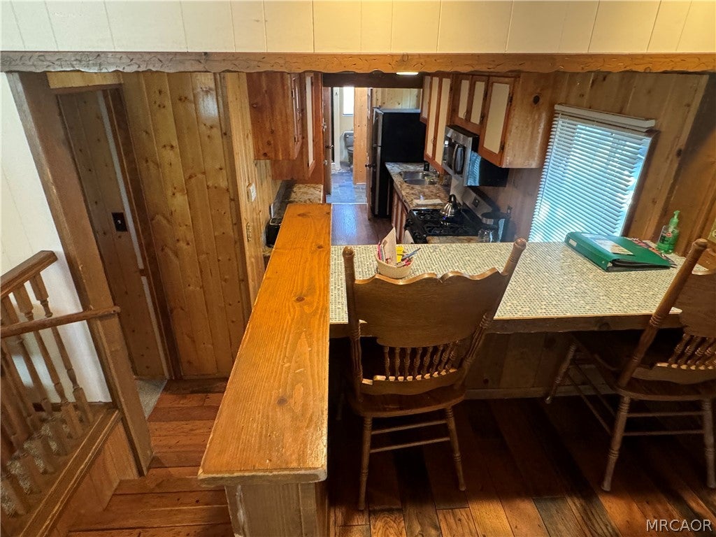 Photo of 42696 Cougar Road, Big Bear Lake, CA 92315 (MLS # 32602183)