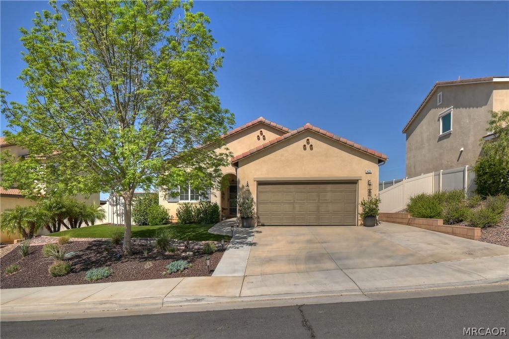 Photo of 14231 Tuscany Place, Beaumont, CA 92223 (MLS # 32600815)