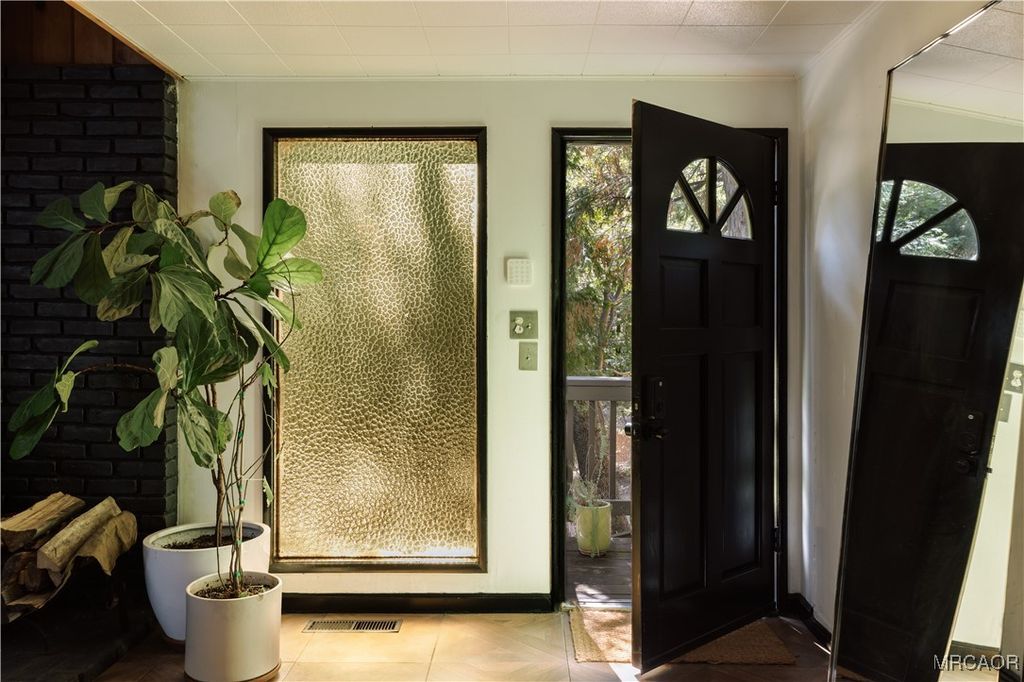 Photo of 24571 Geneva Drive, Crestline, CA 92325 (MLS # 32600029)