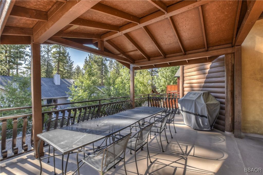 Photo of 216 Alp Court, Big Bear Lake, CA 92315 (MLS # 32502145)