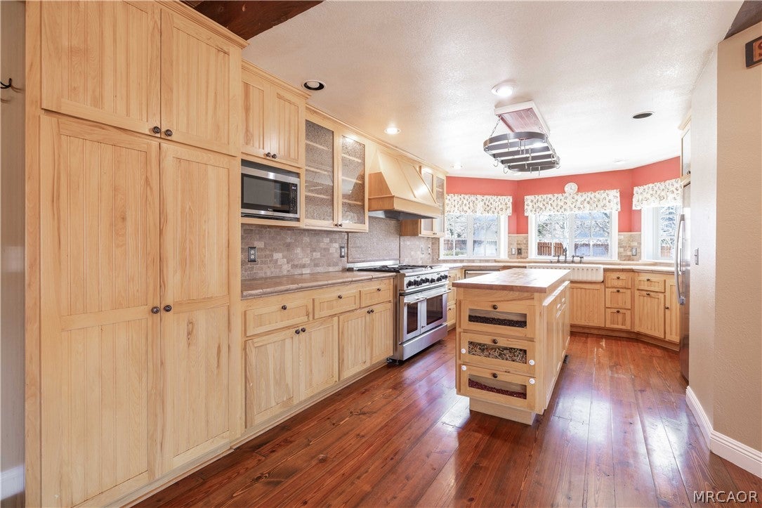 Big Bear City, California, 92314, United States, 5 Bedrooms Bedrooms, ,4 BathroomsBathrooms,Residential,Active,2025215