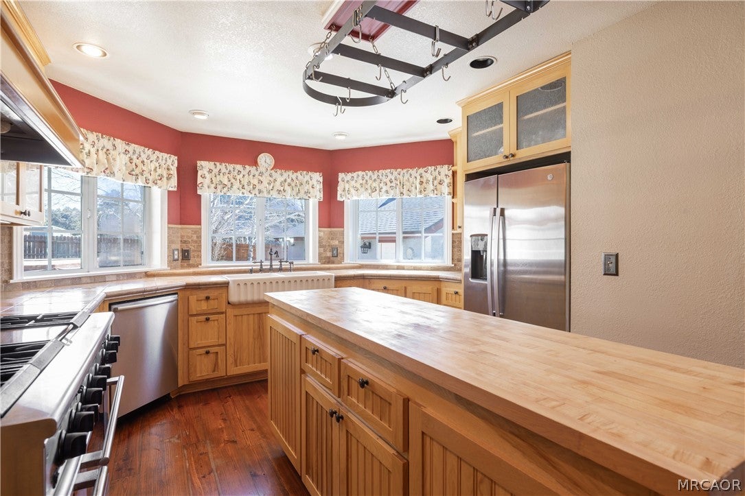 Big Bear City, California, 92314, United States, 5 Bedrooms Bedrooms, ,4 BathroomsBathrooms,Residential,Active,2025215