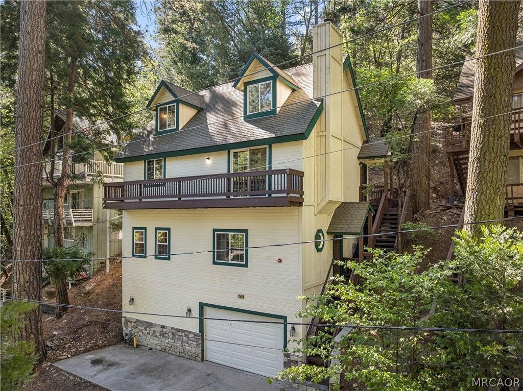 Photo of 27831 Rainbow Drive, Lake Arrowhead, CA 92352 (MLS # 32601185)