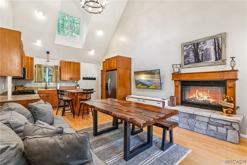 Photo of 27831 Rainbow Drive, Lake Arrowhead, CA 92352 (MLS # 32601185)