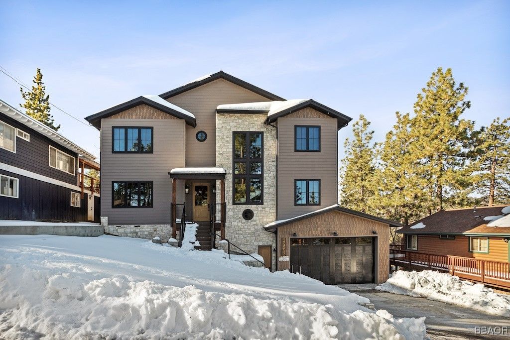 Photo of 43595 Ridge Crest Drive, Big Bear Lake, CA 92315 (MLS # 32500789)
