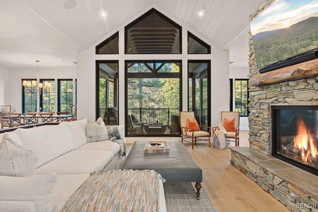 Photo of 43595 Ridge Crest Drive, Big Bear Lake, CA 92315 (MLS # 32500789)