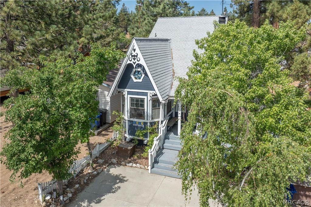 Photo of 114 Cedar Lane, Sugarloaf, CA 92386 (MLS # 32600439)