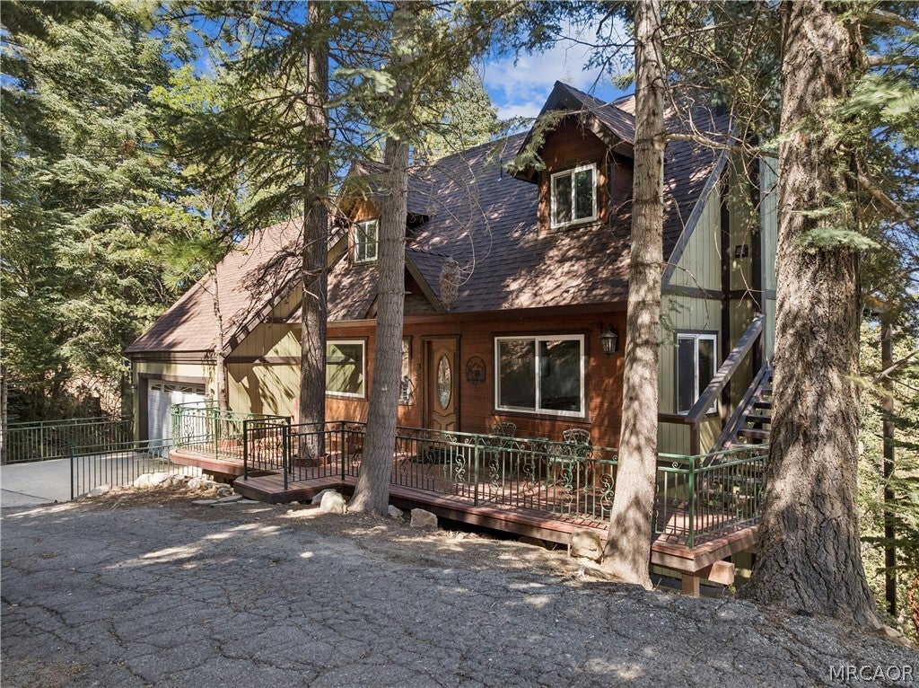 Photo of 26345 Spyglass Drive, Lake Arrowhead, CA 92391 (MLS # 32602438)