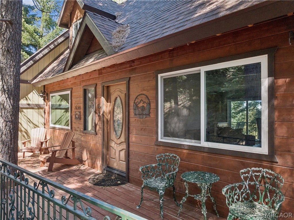 Photo of 26345 Spyglass Drive, Lake Arrowhead, CA 92391 (MLS # 32602438)