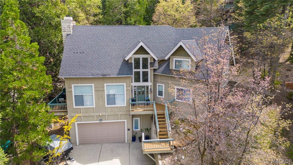 Photo of 163 S Grass Valley Rd, Lake Arrowhead, CA 92352 (MLS # 32600841)