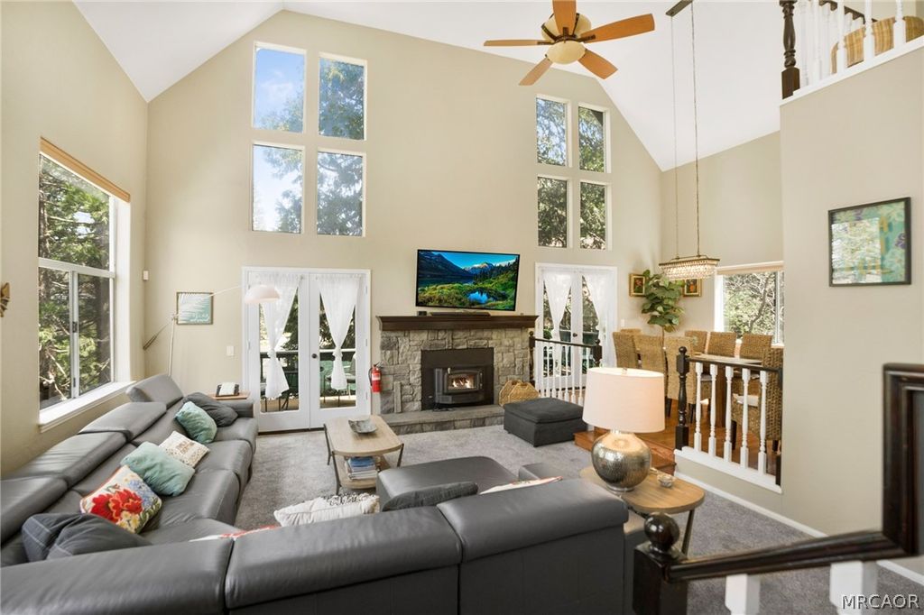 Photo of 163 S Grass Valley Rd, Lake Arrowhead, CA 92352 (MLS # 32600841)