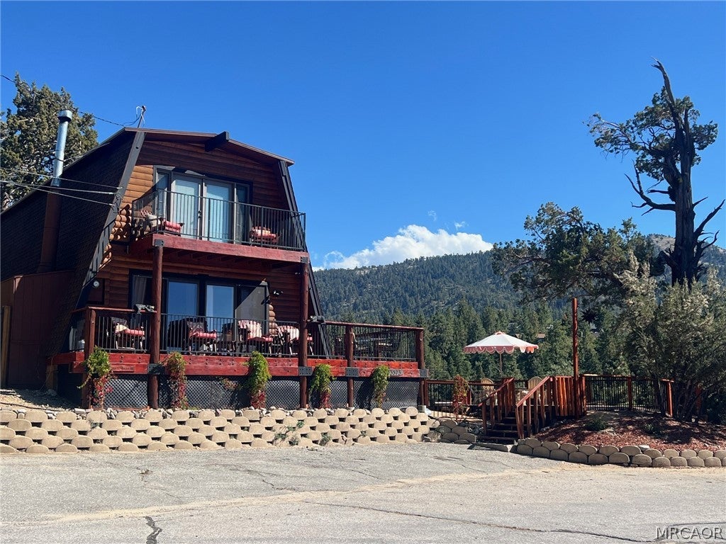 Photo of 43573 Yosemite Drive, Big Bear Lake, CA 92315 (MLS # 32602099)