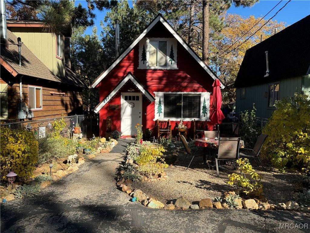 Photo of 491 Santa Barbara Avenue, Sugarloaf, CA 92386 (MLS # 32502589)