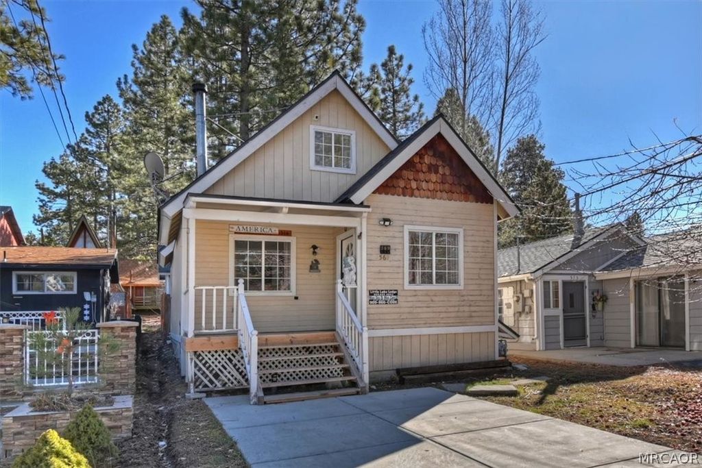 Photo of 569 Lakewood Ln, Big Bear Lake, CA 92315 (MLS # 32600276)