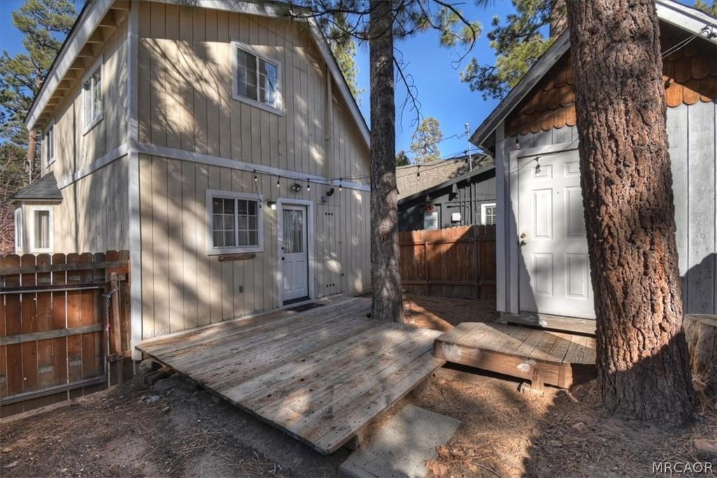 Photo of 569 Lakewood Ln, Big Bear Lake, CA 92315 (MLS # 32600276)